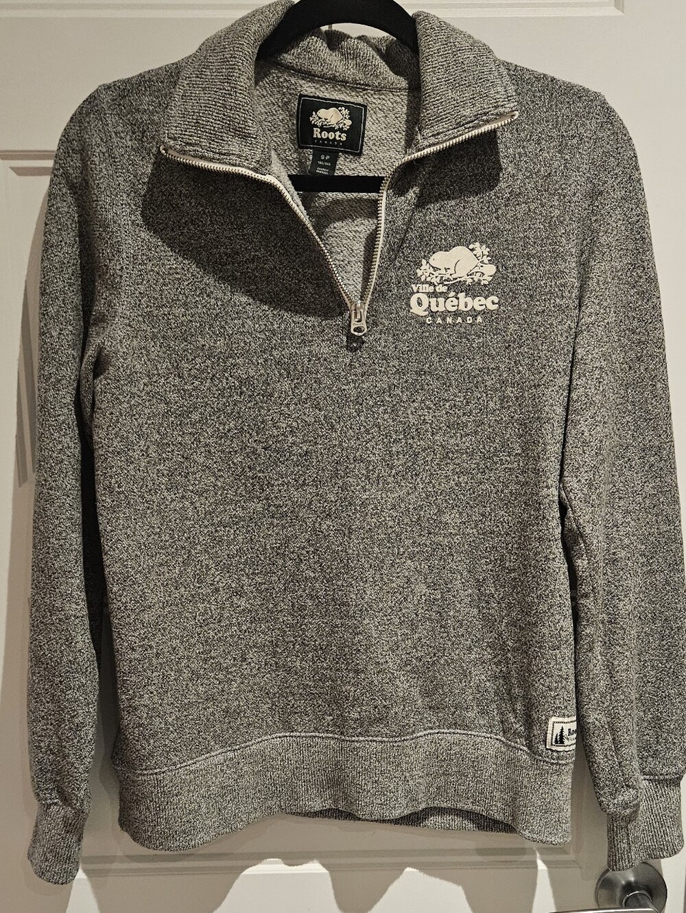 Québec Embroidered Half-Zip Womens Sweater - Gray